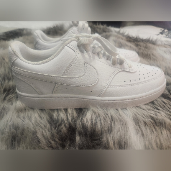 Nike sneakers - Picture 2 of 7